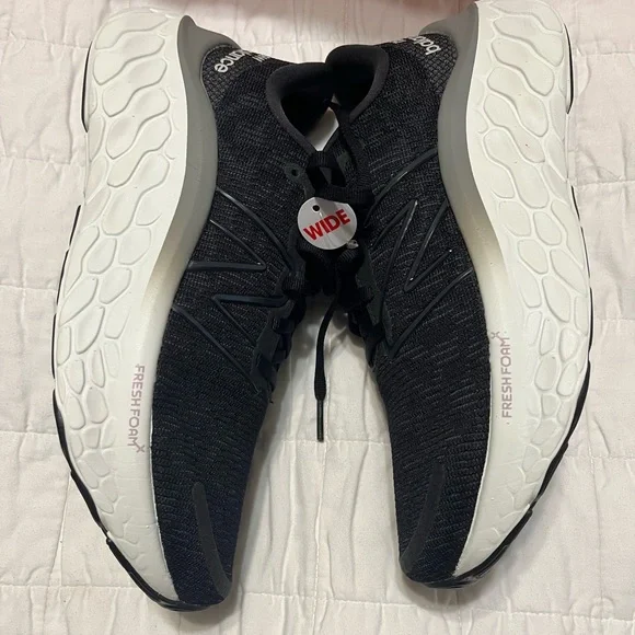 New Balance Fresh Foam X KAIHA RD Black and White Athletic Shoes 8.5 D - Picture 1 of 6